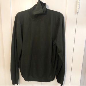 Brooks Brothers 100% merino wool turtleneck